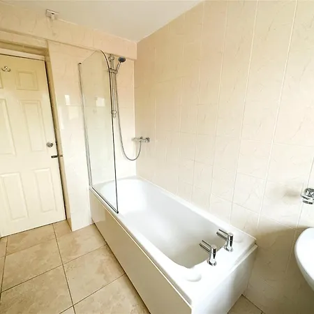 Country With Church View And Fireplace Near & York Leeds (West Yorkshire)