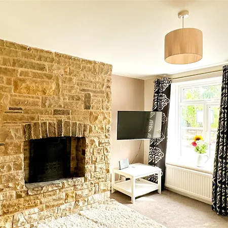 Country With Church View And Fireplace Near & York Leeds (West Yorkshire)