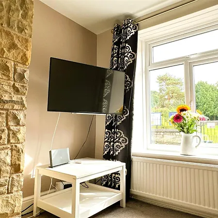 Country With Church View And Fireplace Near & York Leeds (West Yorkshire)