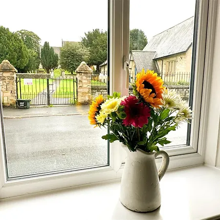 Country With Church View And Fireplace Near & York *