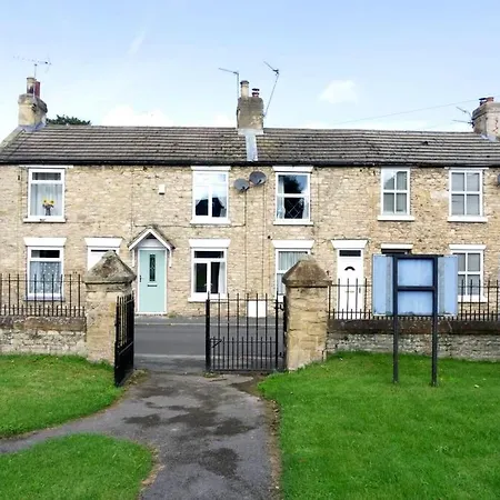 Country With Church View And Fireplace Near & York Holiday home Leeds (West Yorkshire)